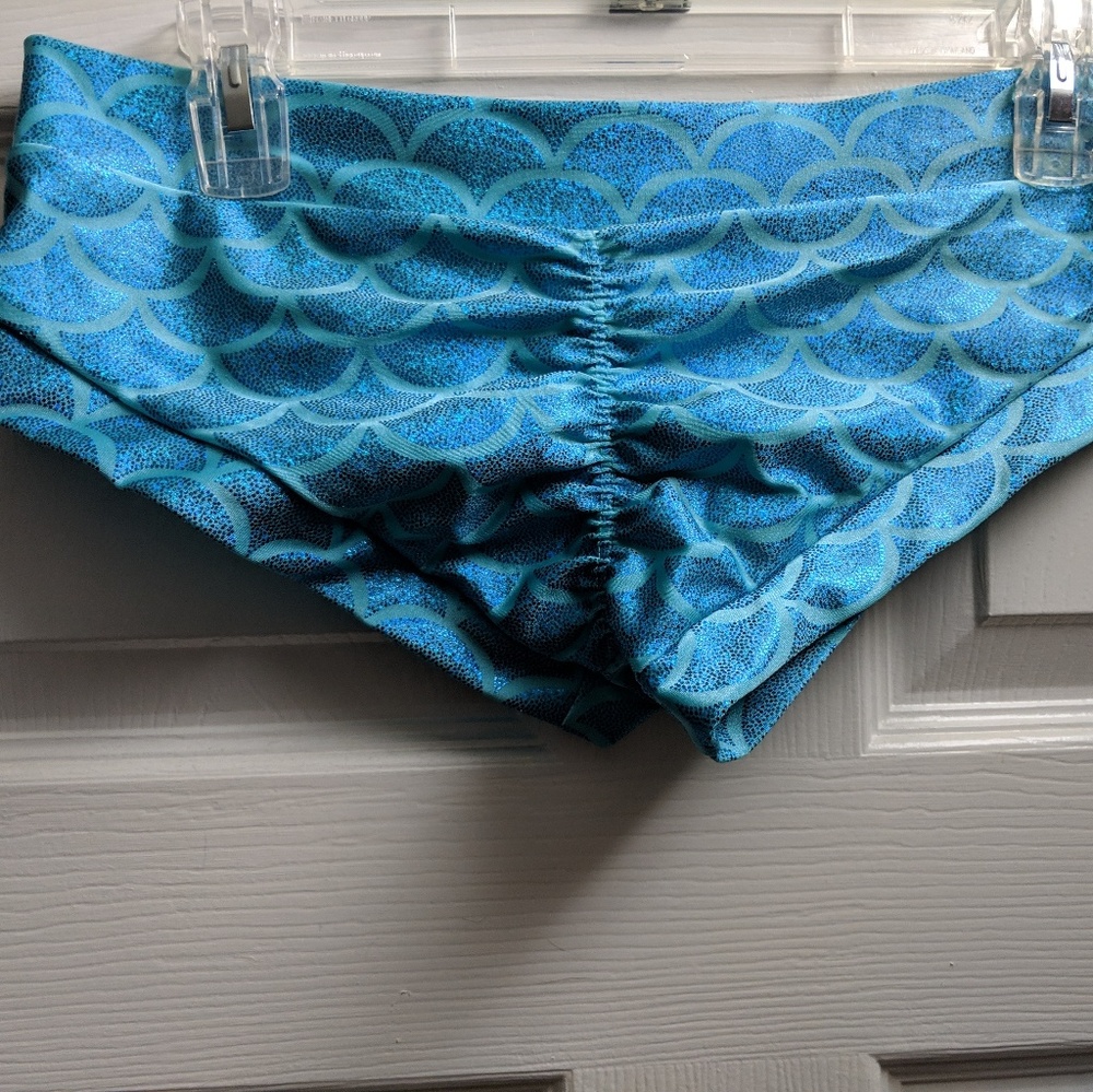 Cleo The Hurricane Pole Shorts - L
